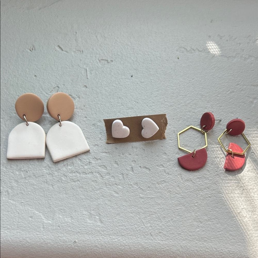 💛 Set of Geometric and Heart Earrings in Red, White, and Tan